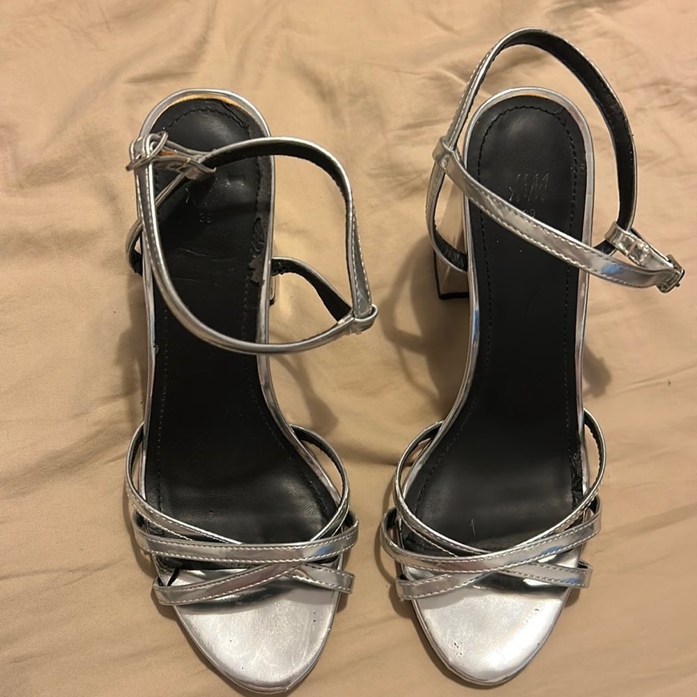 Great chunky heel silver metallic strapped heels